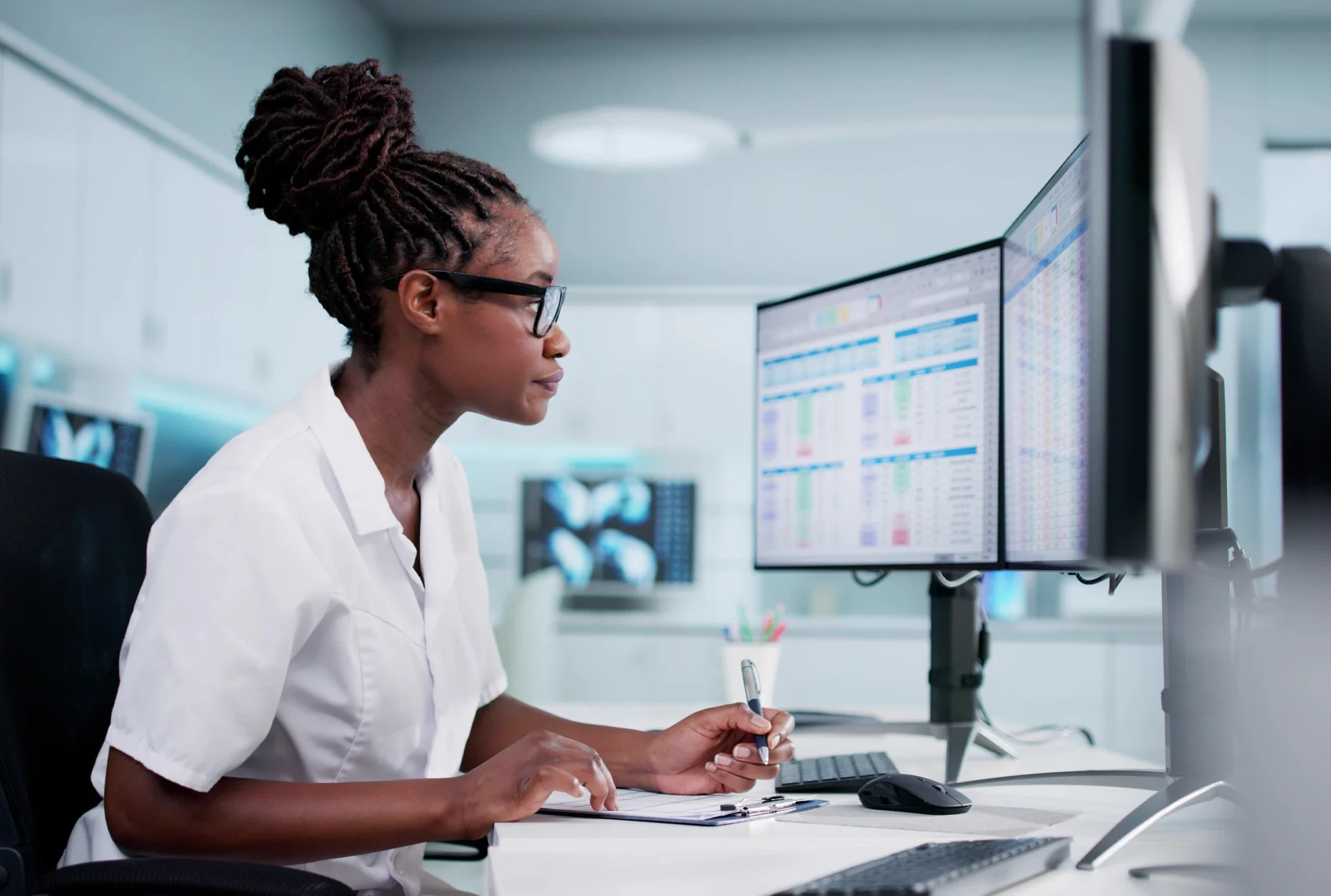 A nurse add bill on the nursing station computer